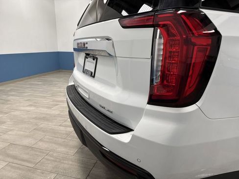 Used 2024 GMC Yukon XL SLE image 32