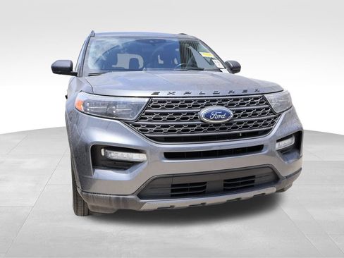 Used 2023 Ford Explorer XLT w/ Equipment Group 202A AWD/4WD image 10