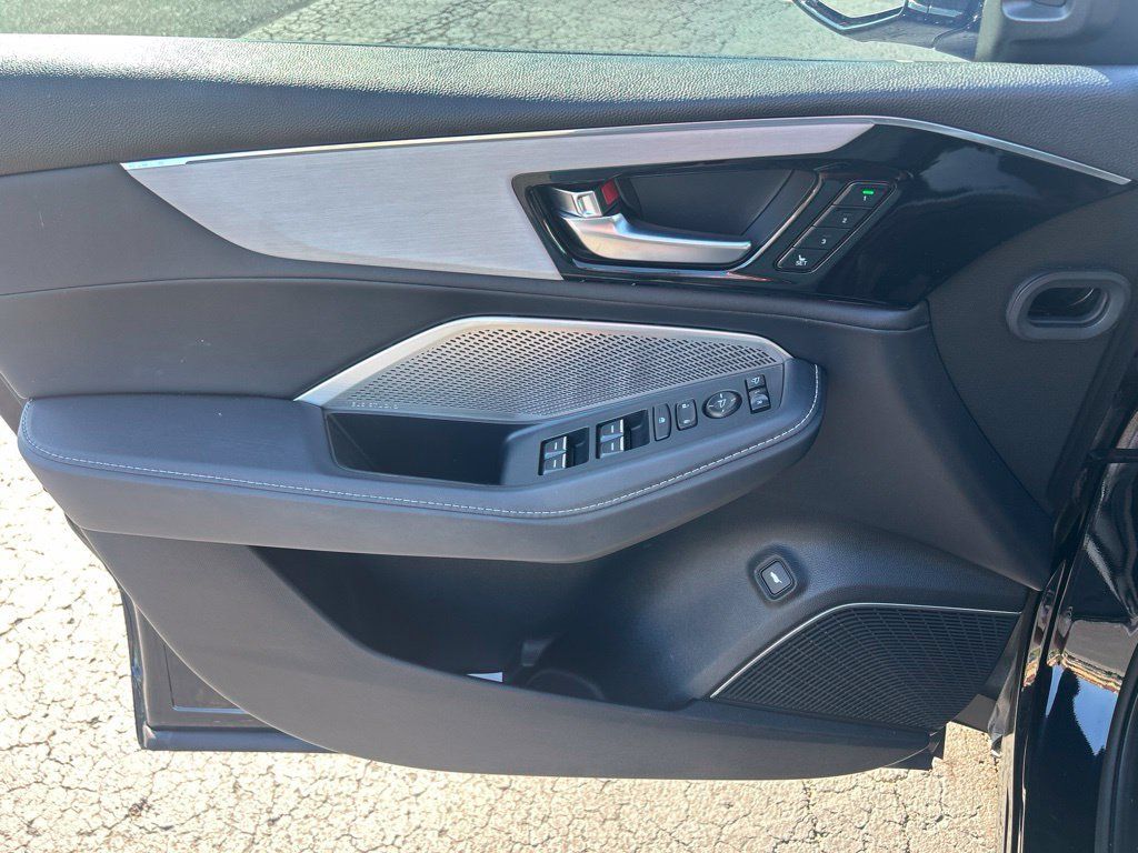 Used 2023 Acura MDX w/ Technology Package AWD/4WD image 13