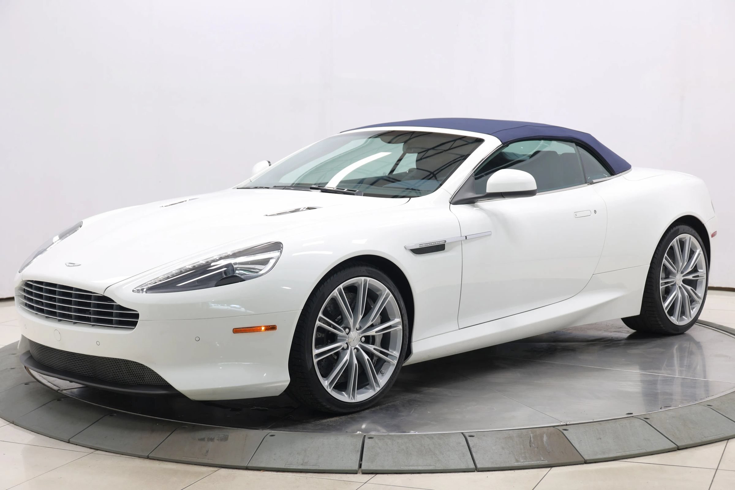 Used 2012 Aston Martin Virage Volante RWD image 97