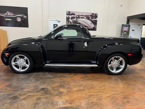 Used 2004 Chevrolet SSR w/ Preferred Equipment Group image 16