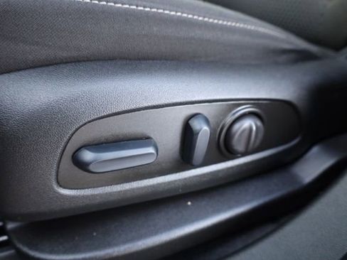 Certified 2023 GMC Acadia SLE w/ Driver Convenience Package image 18