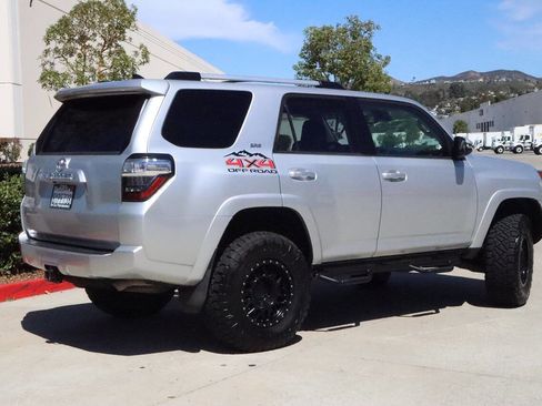 Used 2020 Toyota 4Runner SR5 Premium image 10