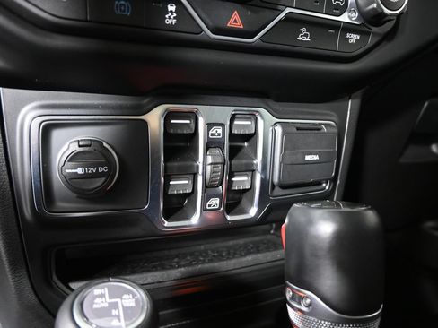 Used 2022 Jeep Wrangler Unlimited Sahara w/ Cold Weather Group AWD/4WD image 31