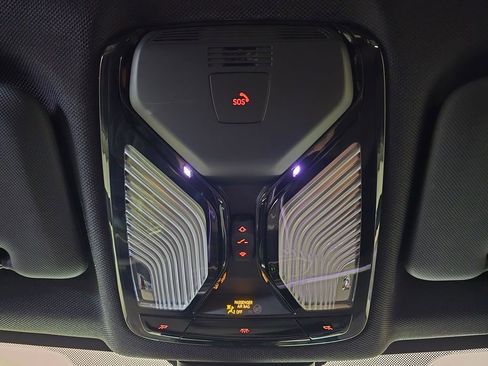 Used 2021 BMW X5 xDrive40i w/ M Sport Package image 27