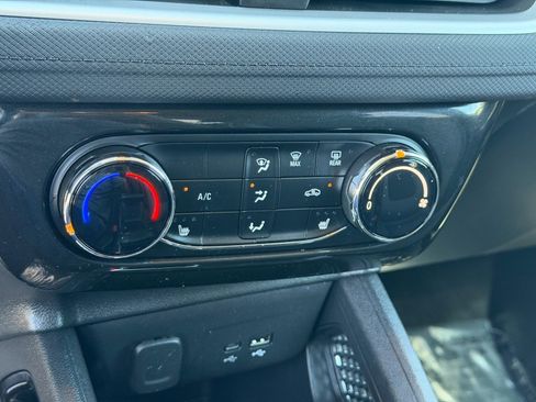 Used 2024 Chevrolet TrailBlazer LT w/ LT Cold Weather Package image 30