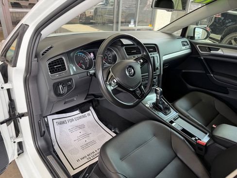 Used 2016 Volkswagen e-Golf SEL Premium w/ Driver Assistance Package FWD image 7