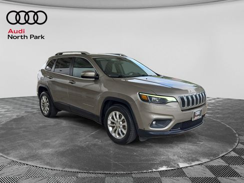 Used 2019 Jeep Cherokee Latitude w/ Popular Appearance Group FWD image 7
