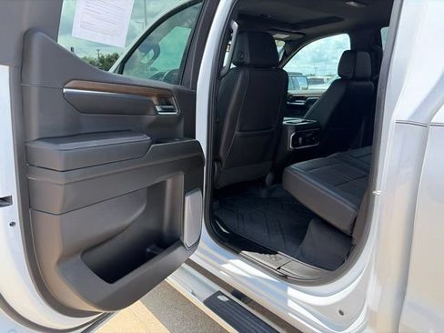 Used 2024 Chevrolet Silverado 1500 High Country w/ High Country Premium Package AWD/4WD image 36