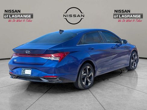 Used 2021 Hyundai Elantra SEL w/ Convenience + Premium Package FWD image 5