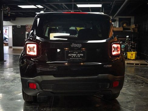 Used 2017 Jeep Renegade Latitude FWD image 6