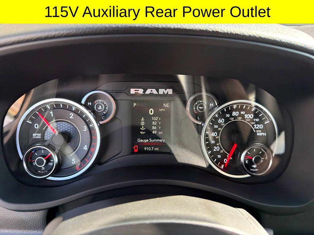 Used 2024 RAM 5500 Tradesman w/ Chrome Appearance Group AWD/4WD image 18