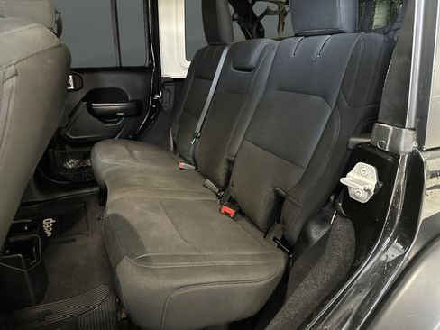 Used 2019 Jeep Wrangler Unlimited Sport S AWD/4WD image 27