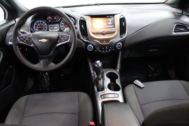 Used 2017 Chevrolet Cruze LT w/ Convenience Package FWD image 2
