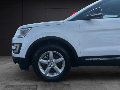 Used 2017 Ford Explorer XLT AWD/4WD image 26