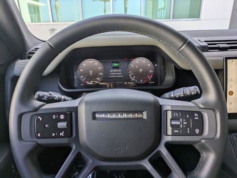 Used 2025 Land Rover Defender 110 S image 29