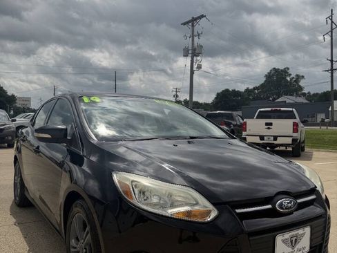 Used 2014 Ford Focus SE w/ SE Sport Package FWD image 4