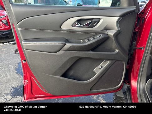 Used 2021 Chevrolet Traverse LT image 13