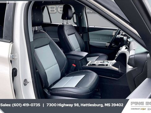 Used 2023 Ford Explorer XLT w/ Equipment Group 202A RWD image 6