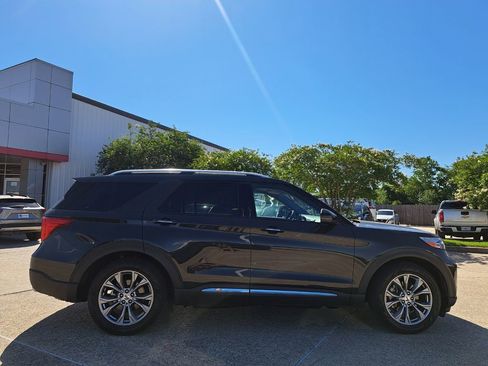 Used 2022 Ford Explorer Limited w/ Equipment Group 301A RWD image 4