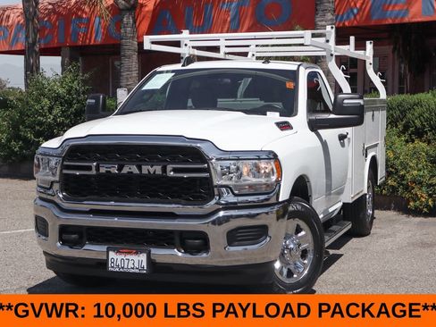Used 2024 RAM 2500 Tradesman w/ Chrome Appearance Group RWD image 4