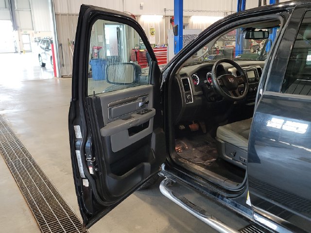 Used 2015 RAM 1500 Classic SLT AWD/4WD image 16