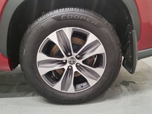 Used 2022 Toyota Highlander XLE image 44