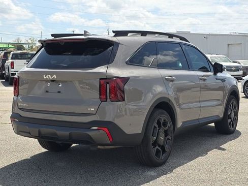 Used 2024 Kia Sorento SX Prestige w/ Olive Brown Leather Package image 5