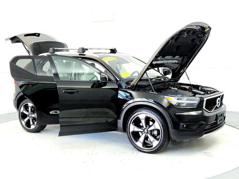 Used 2021 Volvo XC40 T5 Momentum w/ Premium Package AWD/4WD image 12