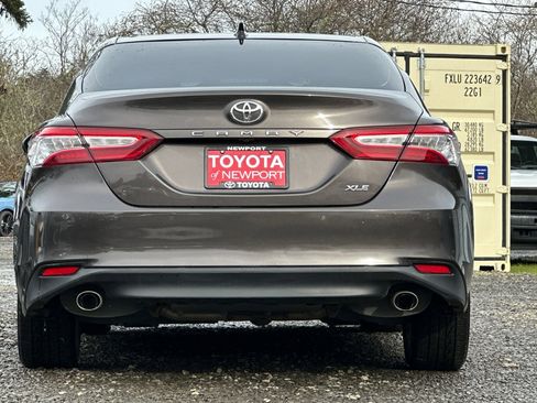 Used 2018 Toyota Camry XLE image 5