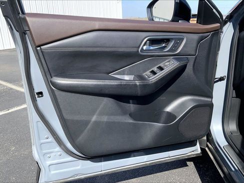 Used 2023 Nissan Rogue Platinum w/ Platinum Premium Package image 22