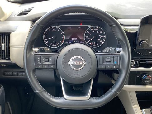 Certified 2023 Nissan Pathfinder SL w/ Black Appearance Package FWD image 16