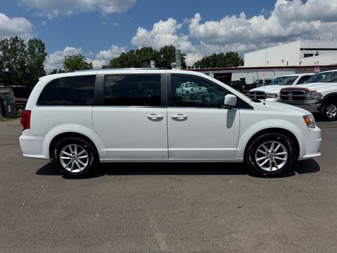 Used 2019 Dodge Grand Caravan SXT FWD image 6