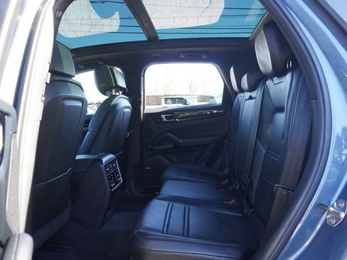 Used 2019 Porsche Cayenne E-Hybrid image 38