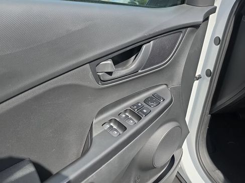 Used 2022 Hyundai Kona SEL FWD image 16