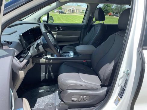New 2026 Kia Carnival EX FWD image 8