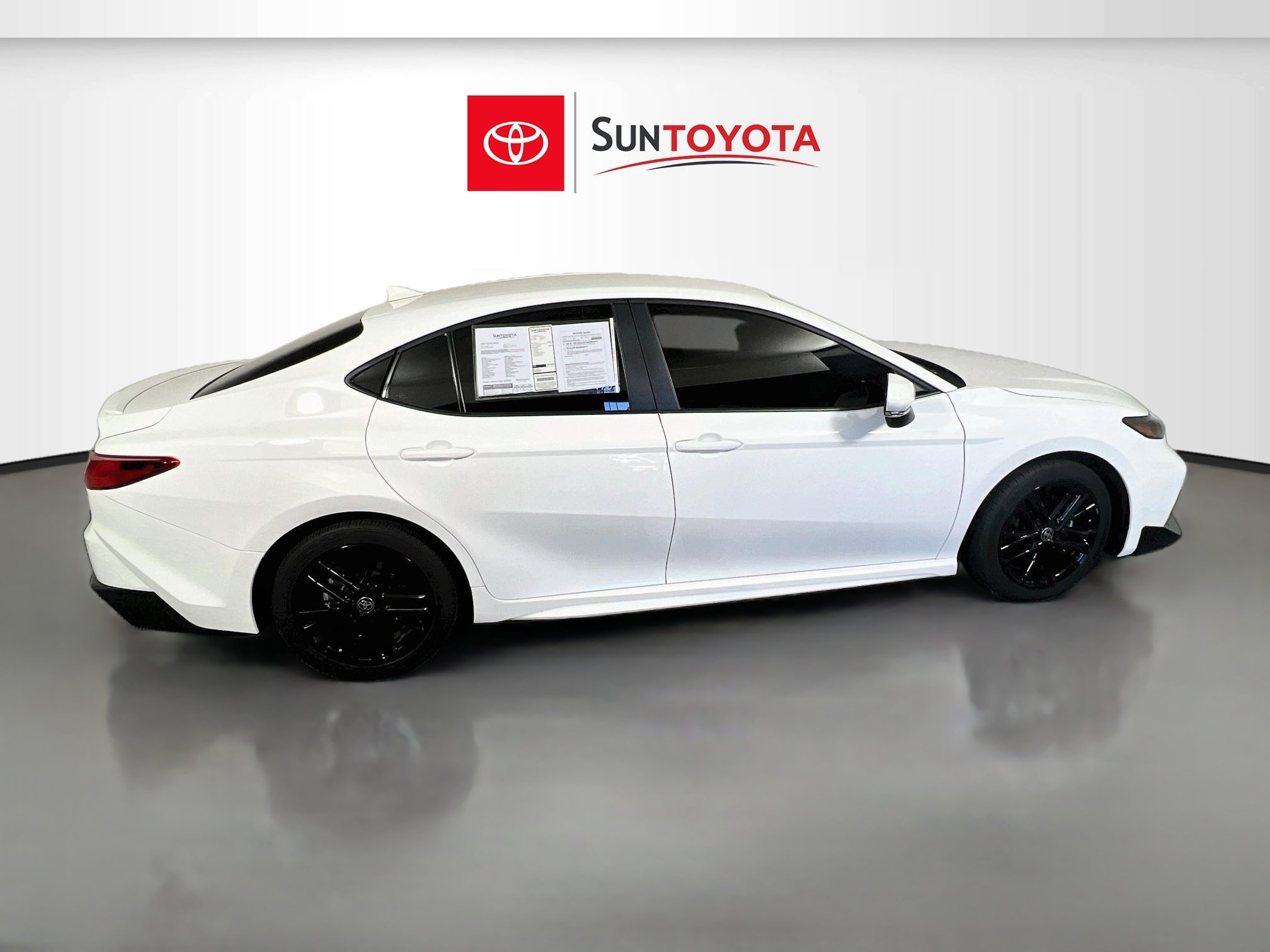 Used 2025 Toyota Camry SE FWD image 2