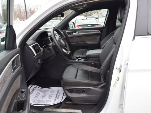 Used 2022 Volkswagen Atlas Cross Sport SE image 32