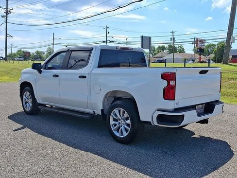 Used 2020 Chevrolet Silverado 1500 Custom w/ Custom Value Package AWD/4WD image 4