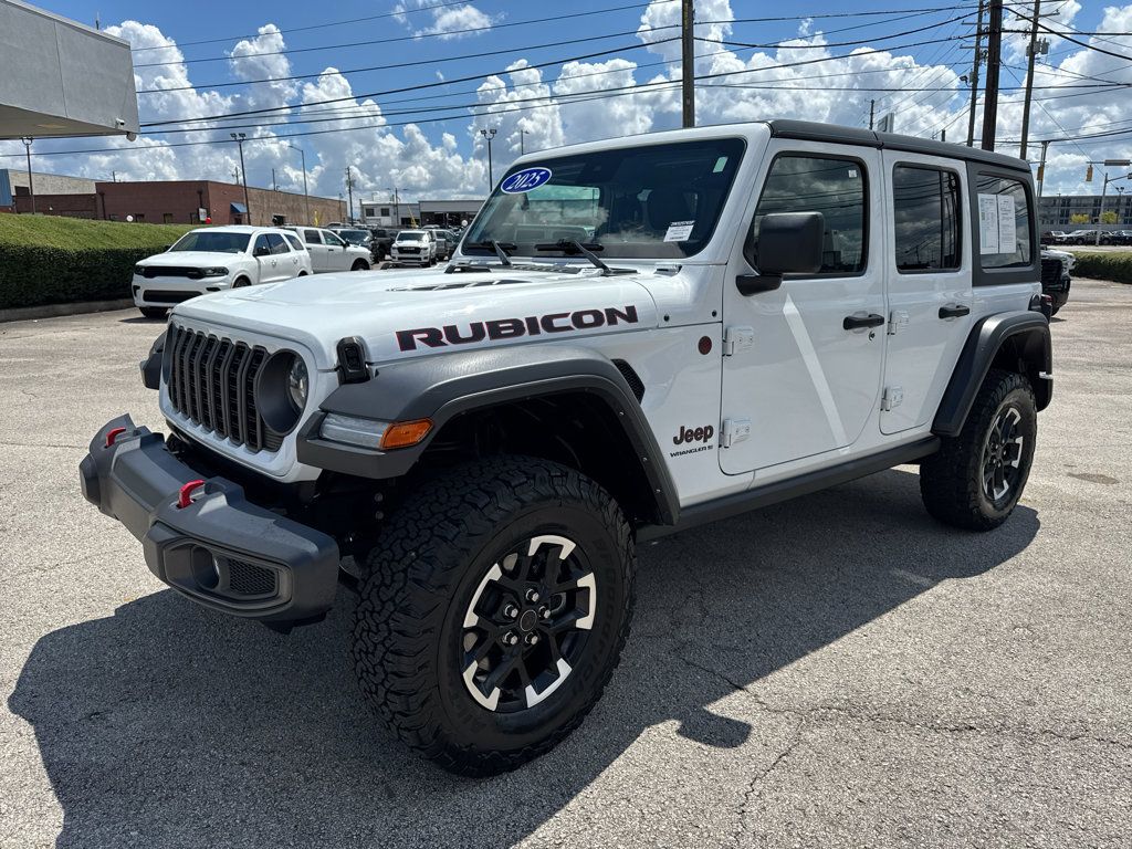 Used 2025 Jeep Wrangler Unlimited Rubicon AWD/4WD image 2