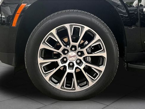 Used 2026 GMC Yukon Denali AWD/4WD image 11