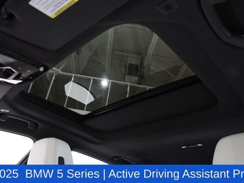 Used 2025 BMW 530i xDrive w/ Premium Package image 25