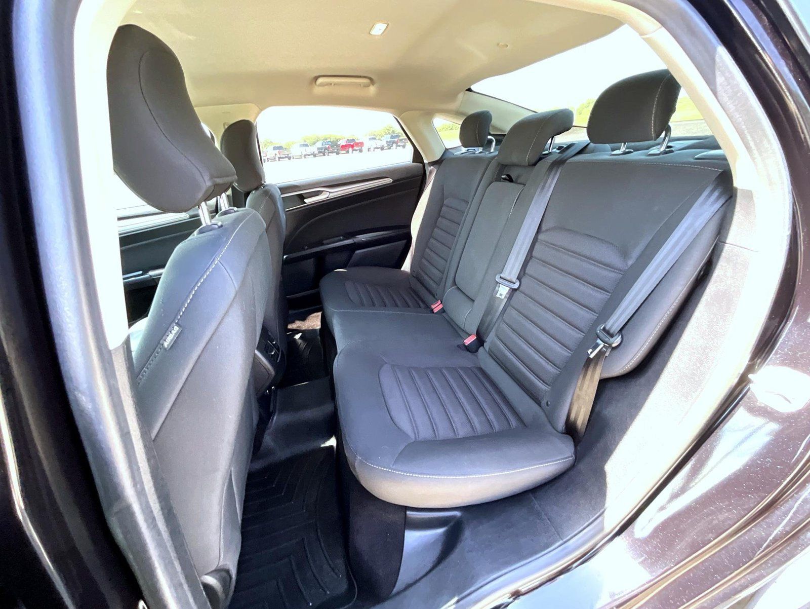 Used 2019 Ford Fusion SE FWD image 21