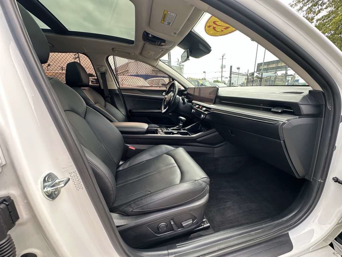 Used 2025 Kia K5 EX FWD image 29