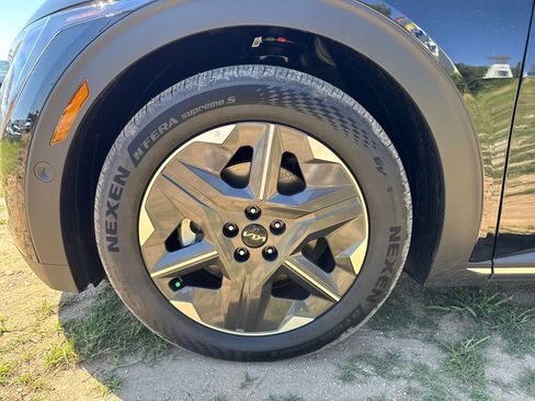 New 2025 Kia EV6 Light w/ Light LR Technology Package image 9