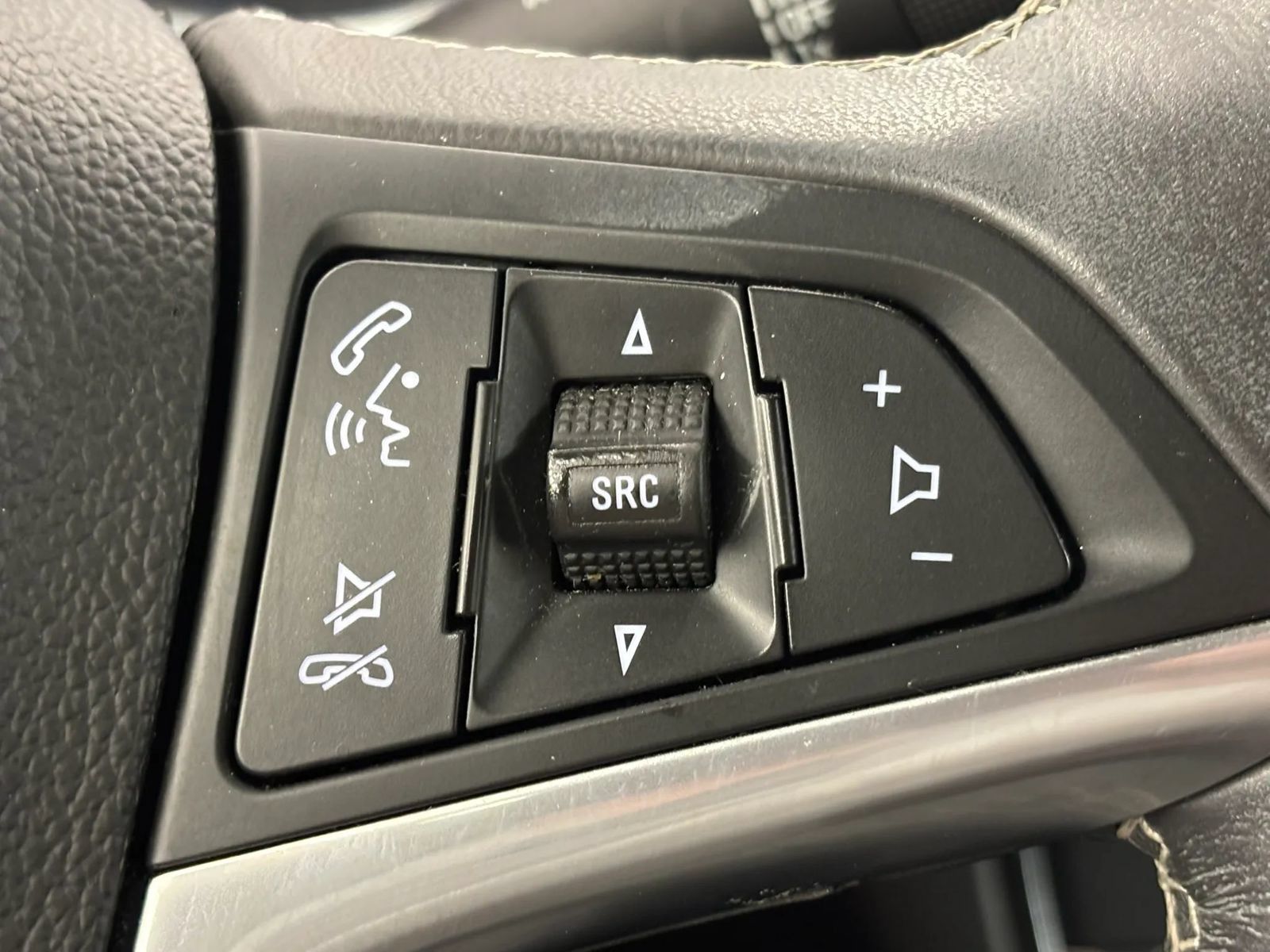 Used 2022 Buick Encore Preferred AWD/4WD image 43