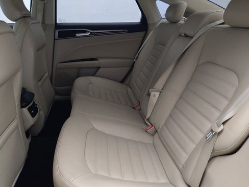 Used 2016 Ford Fusion SE w/ Equipment Group 202A AWD/4WD image 18