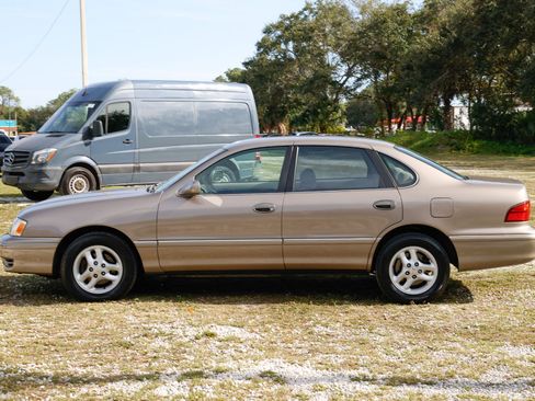 Used 1998 Toyota Avalon XLS image 3