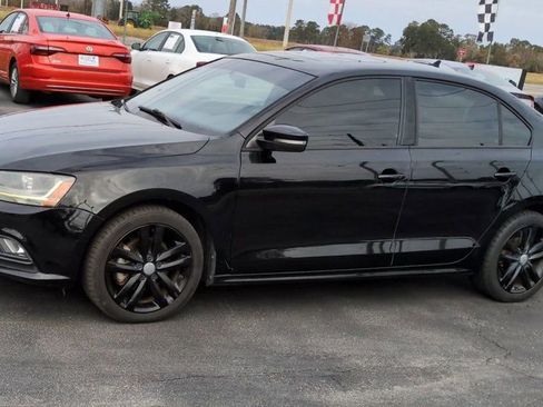 Used 2018 Volkswagen Jetta Sport image 4