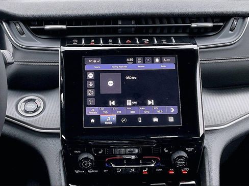 Certified 2023 Jeep Grand Cherokee Altitude image 13